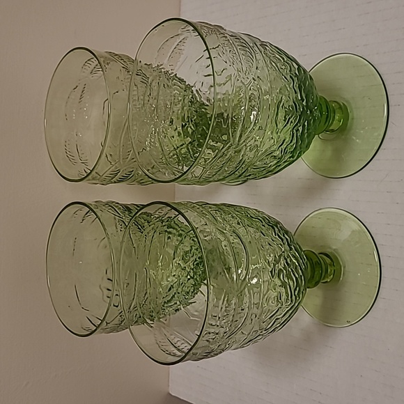 Set of 4 Vintage Green Glasses - Picture 3 of 15